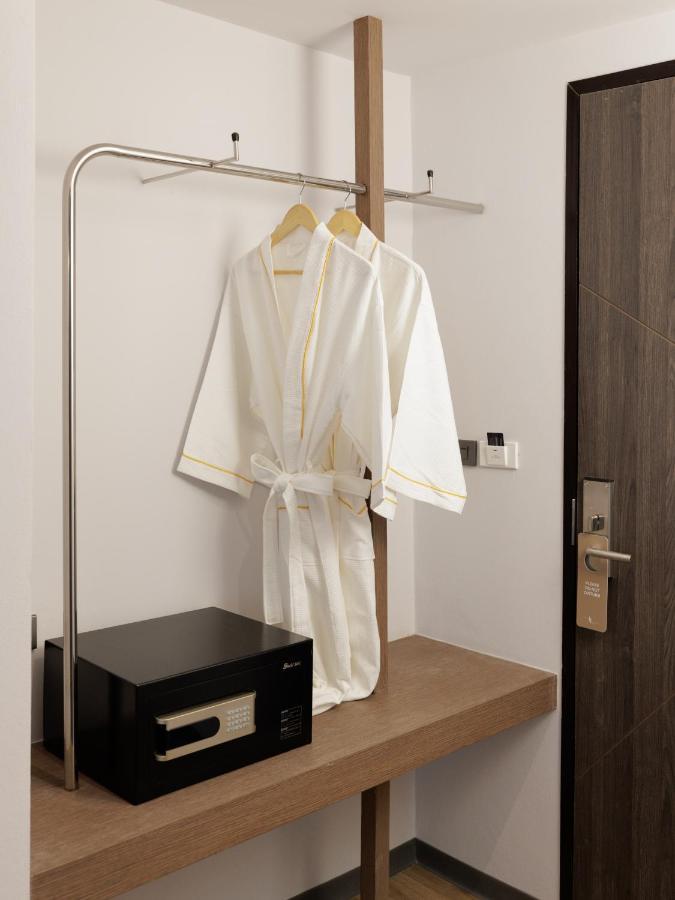 Pure Eleven Hotel Bangkok Makkasan 외부 사진