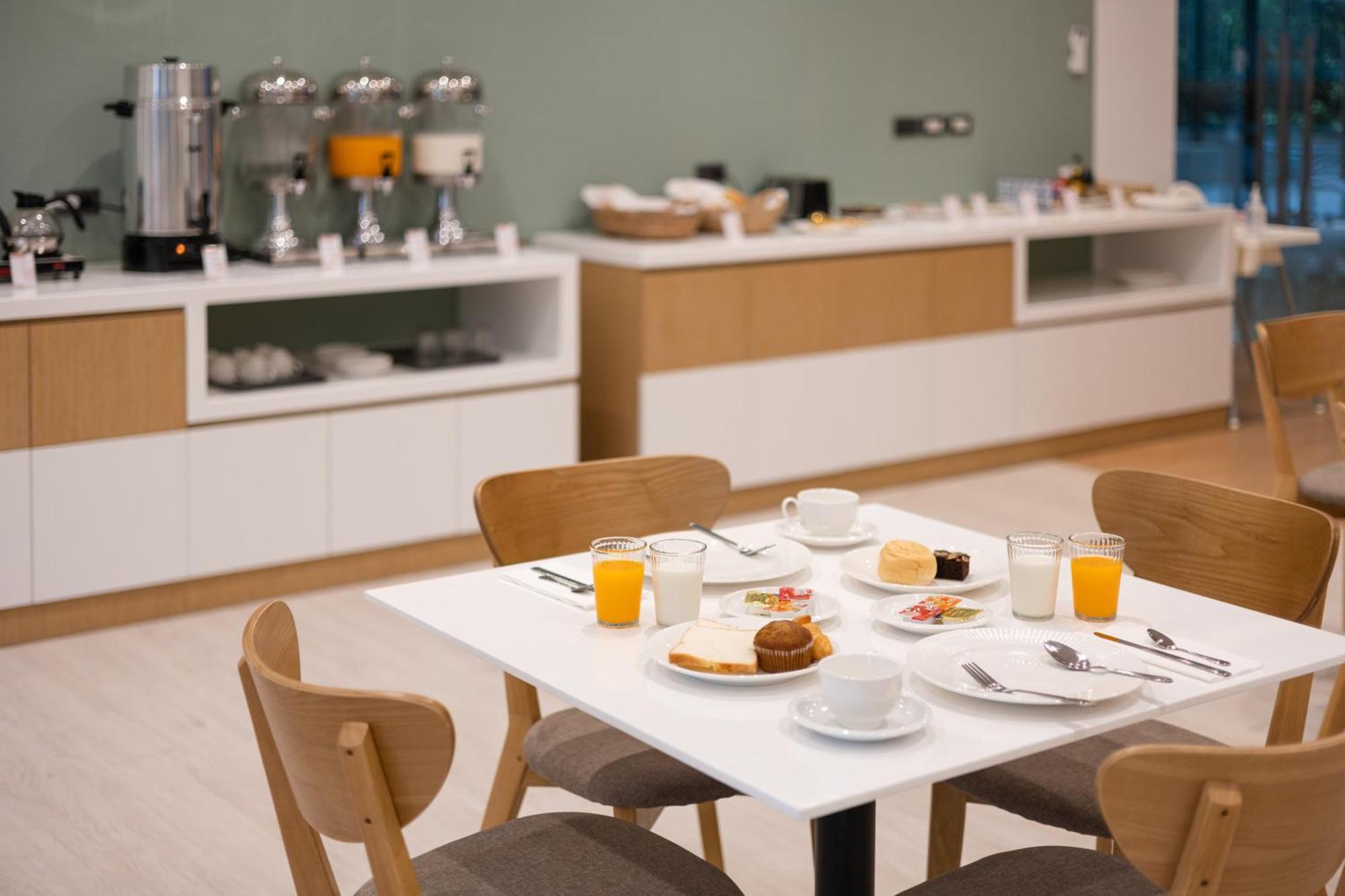 Pure Eleven Hotel Bangkok Makkasan 외부 사진